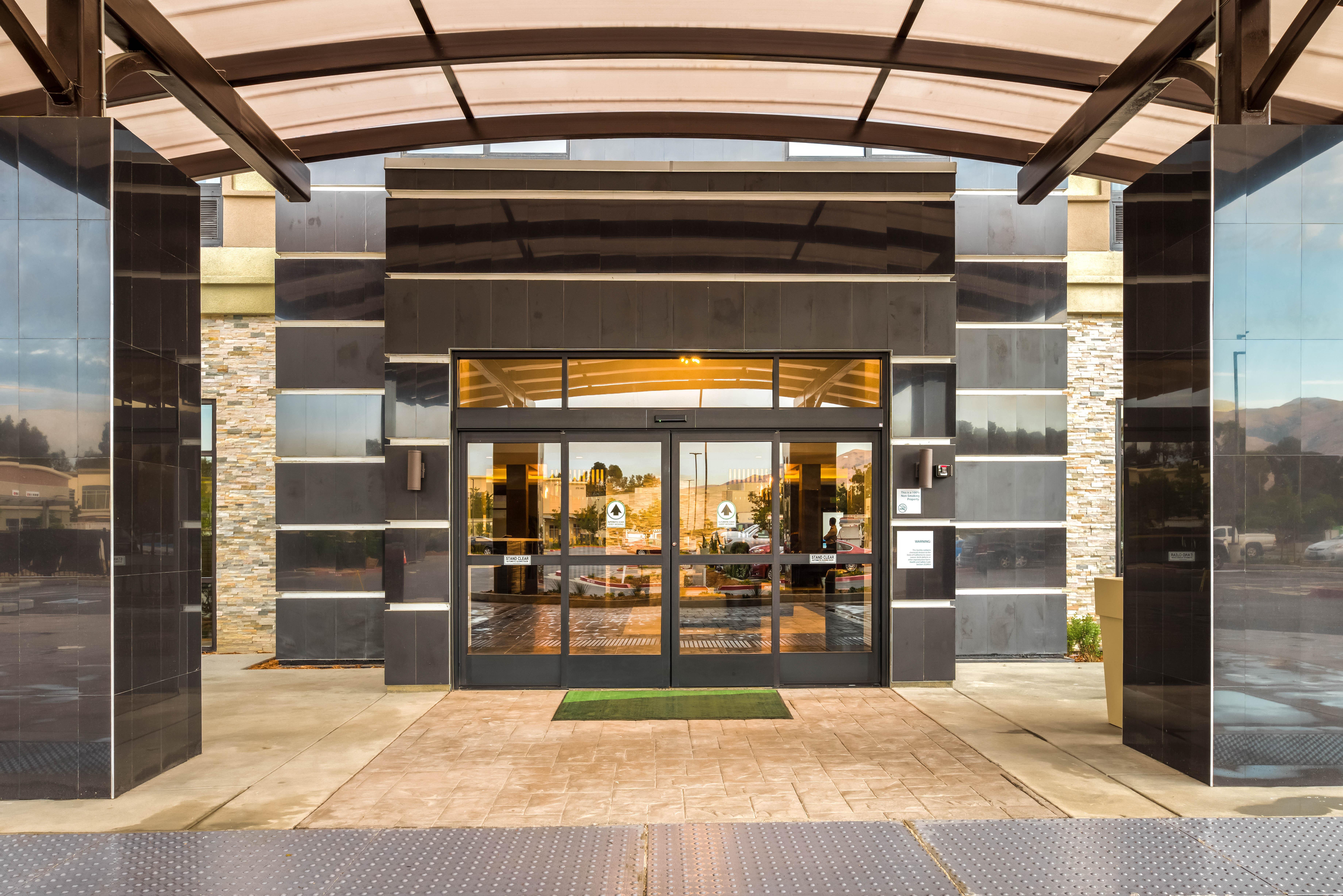 Holiday Inn Hotel & Suites Silicon Valley - Milpitas By Ihg Extérieur photo